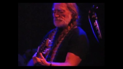 Willie Nelson sings Amazing Grace 