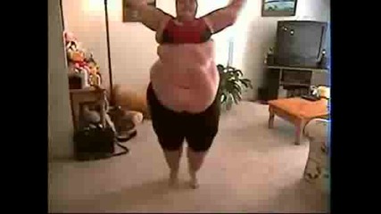 Дебела жена прави упражнения 