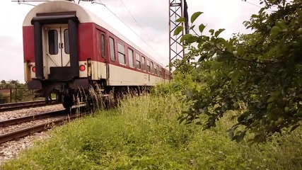 Мбв360 с локомотив 44 002.4 влиза с закъснение в гара София