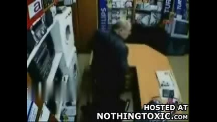 18+ жена застрелва магазинер 