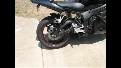 2005 Yamaha R6 w no exhaust and with scorpion exhuast pipe 