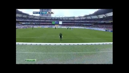 Victor Valdes funny save against Real Sociedad