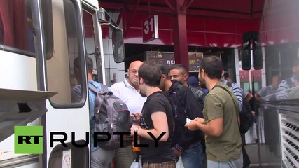 Serbia: Refugees depart Belgrade for border with Hungary