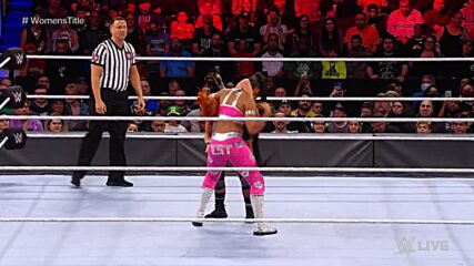 Becky Lynch vs. Bianca Belair - Raw Women’s Title Match: Raw, Nov. 1, 2021