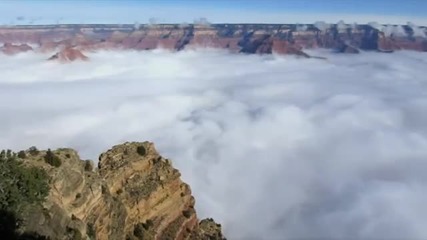 Красота: Гранд Каньон "преля" от облаци