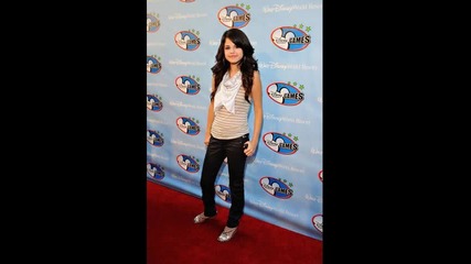 Selena Gomez - Pics 