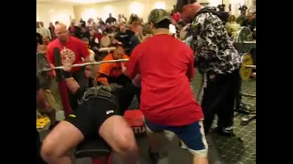 400 kg(881lb) benchpress
