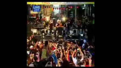 Jennifer Lopez - Hold It Dont Drop It Live