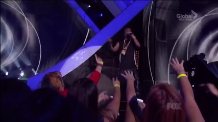 Джъстин ги разбива на Teen Choice Awards 2012