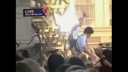 Jonas Brothers - Lovebug (live)