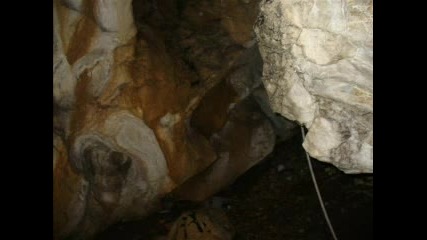 Пещерата Леденика - България