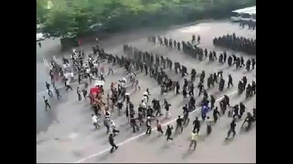Как се справя Северна Кореа със Демонстрантите