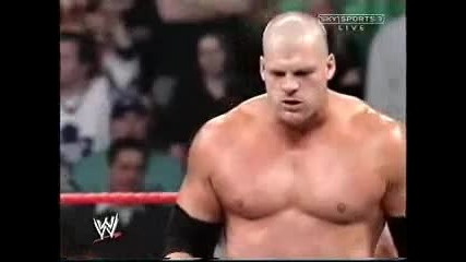 Kane прави Задушаващо тръшване на Trish 