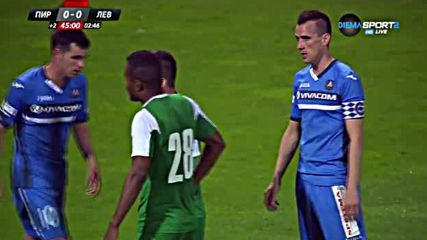 Спорен фаул преди гола, симулира ли Венци Христов?