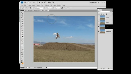 Photoshop урок, в който се обяснява как да съединим няколко заснети фази на движение от отделни сним 