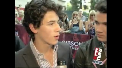 Nick Jonas dishes on solo work - E! News Now (12 - 1 - 2009) 