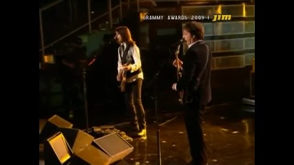 Paul Mccartney and dave grohl - i saw her standing there (live at 51st grammy awards 08 - 02 - 2009) 