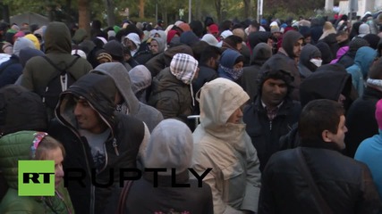 Бежанци се редят в студа в Берлин, за да подадат молба за убежище