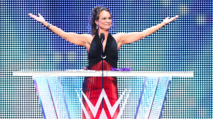 Ivory glows with pride over the Women's Evolution: WWE Hall of Fame 2018 (WWE Network Exclusive)