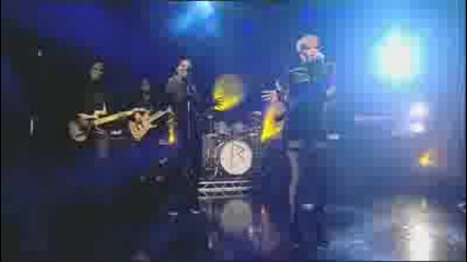 Rihanna- Rihanna _rude Boy_ On Gmtv live performance
