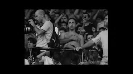 Siyah Beyaz Bir Ask Bizimkisi