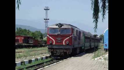 77005-7 пристигна на гара Септември.