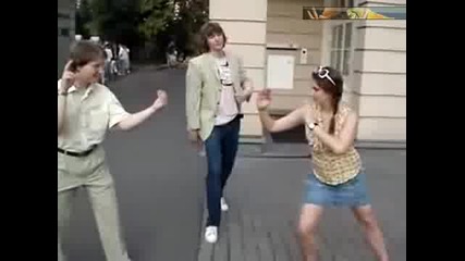 Момиче се мисли за "нинджа"!