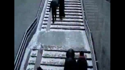 Упсс,внимавай ледена пързалка