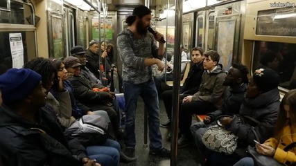 Пич разведрява един скучен ден в метрото с много забава