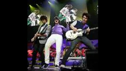 Jonas Brothers - Hold On+pictures
