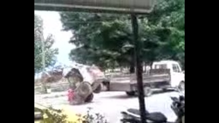 Така се качва багер 