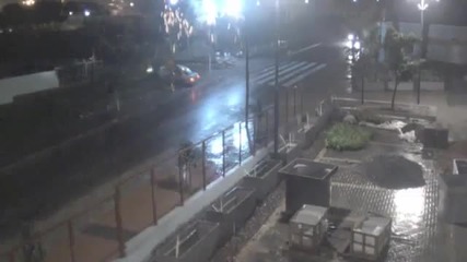 Кола се блъска в ел. стълб 