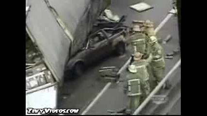 Инцидент - човек затиснат под камион 