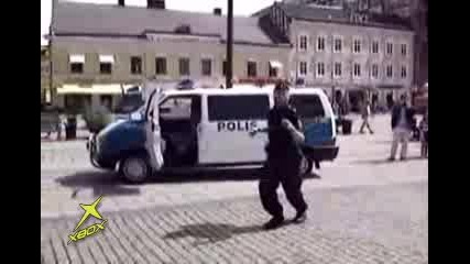 Шведски полицай в акция 