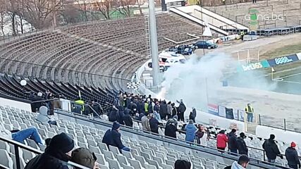 Феновете на Славия организираха скромно пирошоу