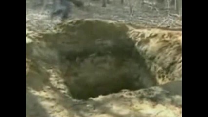 Момче Се Размазва По Лице