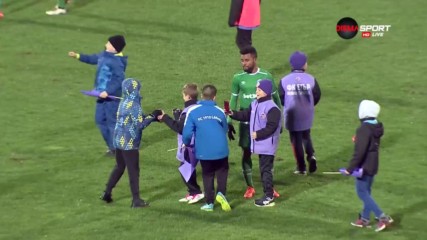 Деца "нападнаха" с камери звездите на Лудогорец