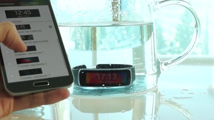 Уникалната "умна" гривна от Samsung - Gear Fit