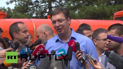Сърбия: Министър Вучич се срещна с бежанци в белградски парк