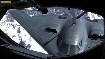 Зареждане във въздуха на бомбардировач Stealth