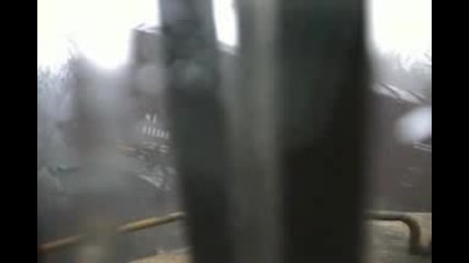 Влак срещу торнадо