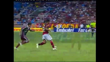 Вижте как Роналдиньо овладява топката ! Заслужава си гледането !