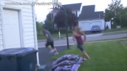 Hot Girlfriend Electric fence Prank