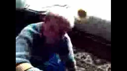 Някакво Момче Пада Не Където Трябва :d