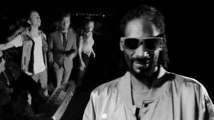 Lance Bass ( Ex 'n Sync ) Feat. Bella Blue & Snoop Dogg - Walking On Air
