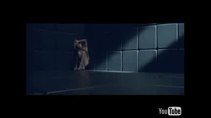 Rihanna - Russian Roulette *hq*