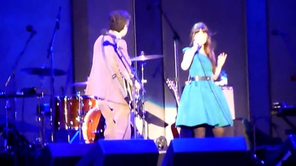 She & Him - I Put A Spell On You (cover) 7/18/10 (zooey Deschanel music) Hollywood Bowl