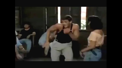 Жан - Клод Ван Дам танцува на Danza Kuduro