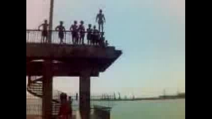 Банда Олигофрени Мостът - Батката Къса Гащи