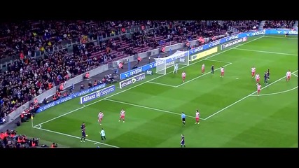 Фен нахлува на терена и прегръща Меси !